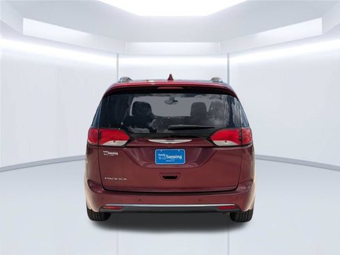 Used 2018 Chrysler Pacifica Touring-L w/ Tire & Wheel Group FWD image 5