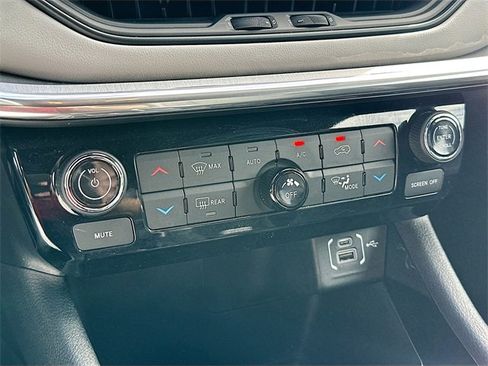 Certified 2023 Jeep Compass Limited w/ Sun and Sound Group image 15