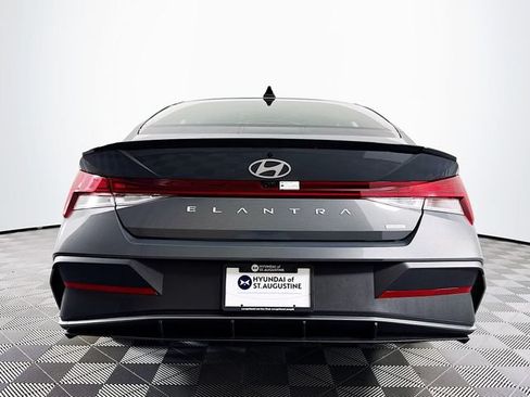 New 2025 Hyundai Elantra SEL FWD image 5