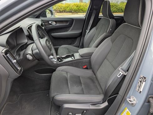 Used 2023 Volvo C40 P8 Recharge Ultimate image 10