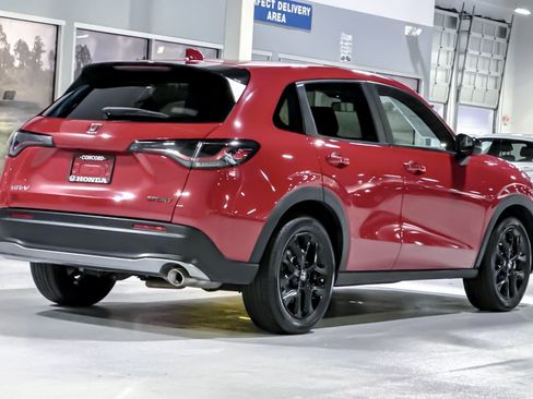Used 2024 Honda HR-V Sport image 9