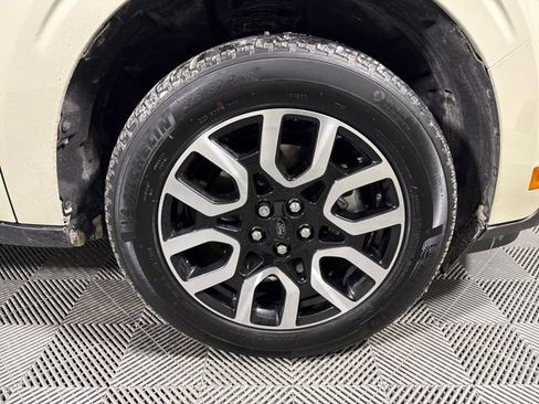 Used 2024 Ford Maverick Lariat image 11