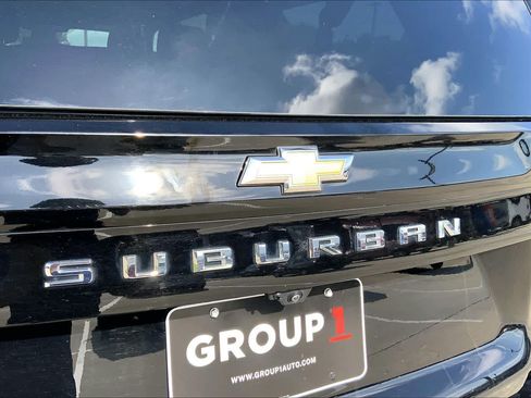 Used 2025 Chevrolet Suburban LT RWD image 30