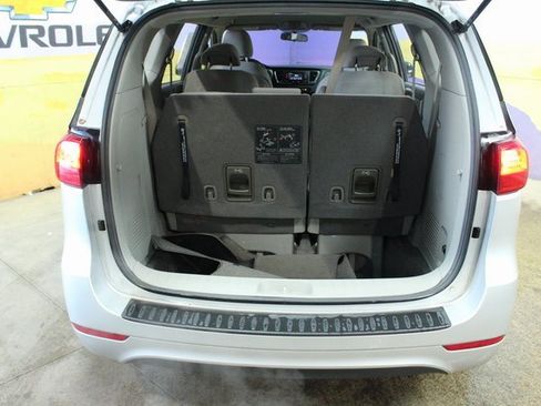 Used 2018 Kia Sedona L image 11