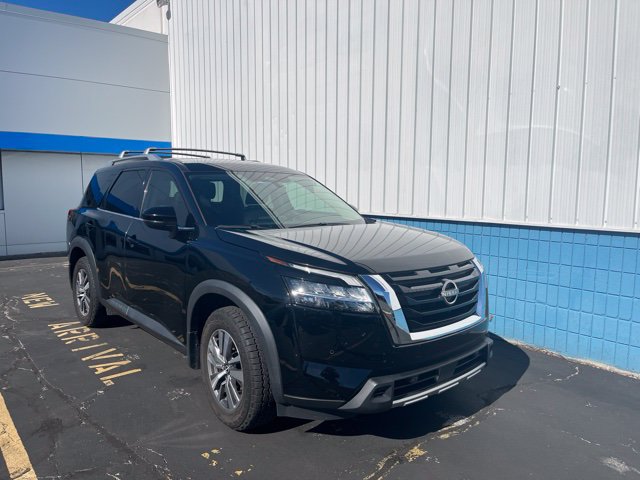 Used 2023 Nissan Pathfinder SL AWD/4WD image 1