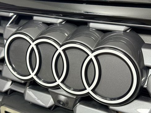 Used 2025 Audi Q5 Premium w/ Convenience Package image 29