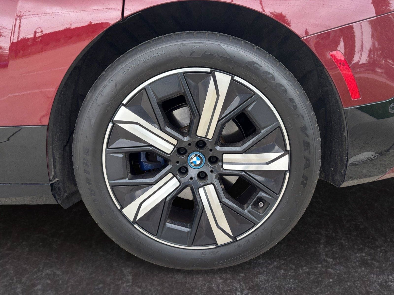 Used 2023 BMW iX xDrive50 w/ Premium Package AWD/4WD image 29