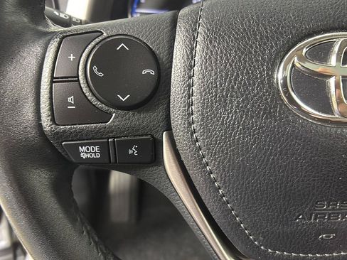 Used 2018 Toyota RAV4 XLE AWD/4WD image 30