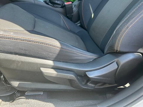 Used 2019 Subaru Crosstrek 2.0i Premium AWD/4WD image 19
