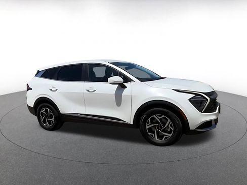 Used 2025 Kia Sportage LX FWD image 2