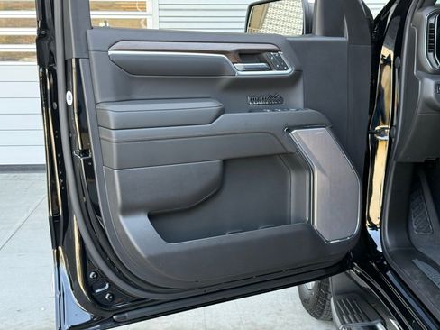 Used 2023 Chevrolet Silverado 1500 High Country w/ Z71 Off-Road Package image 19