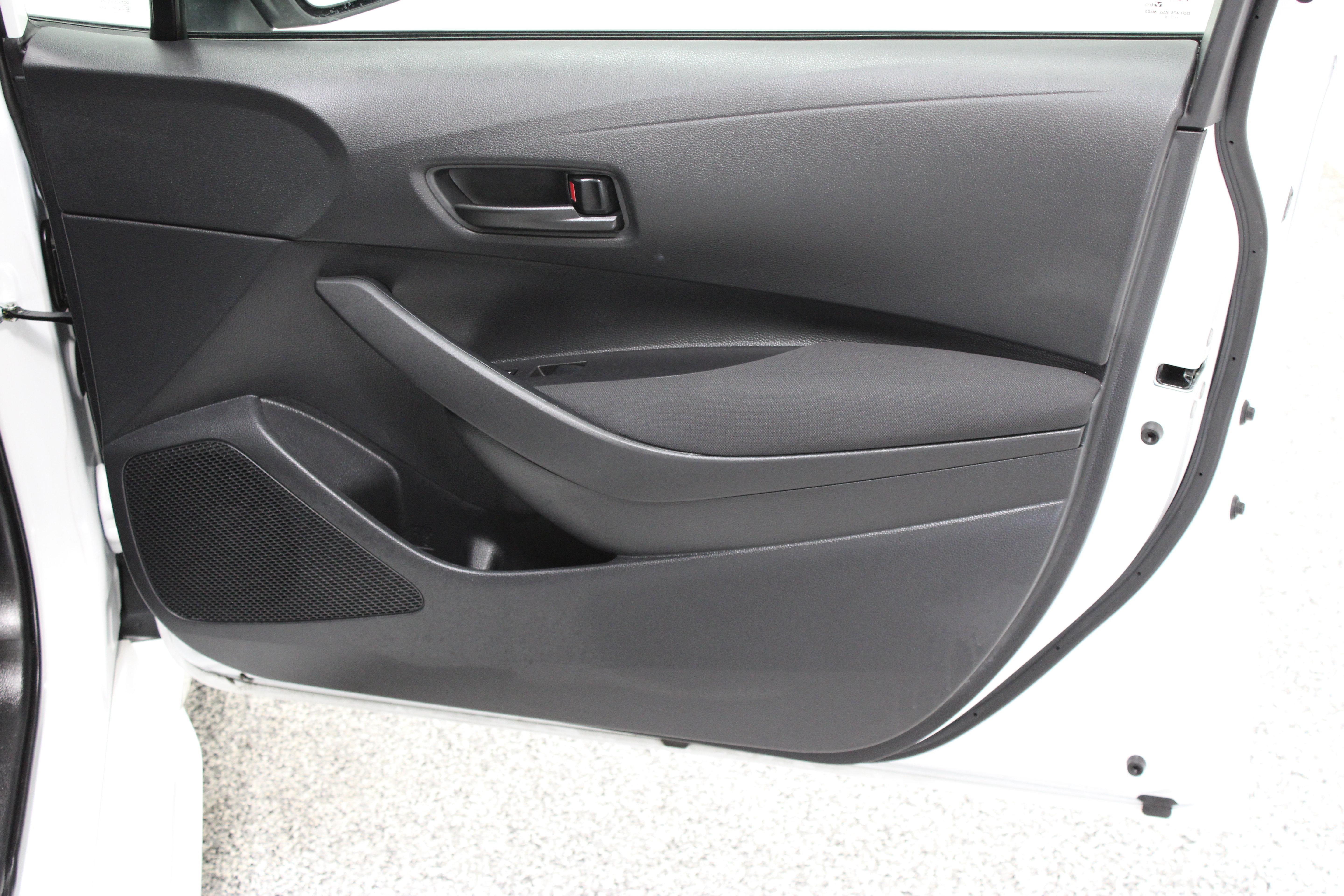 Certified 2025 Toyota Corolla LE FWD image 31