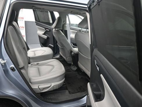 Used 2021 Toyota Highlander XLE AWD/4WD image 24