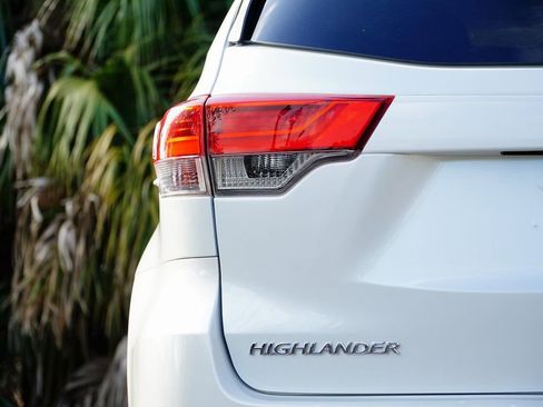 Used 2017 Toyota Highlander Limited image 7