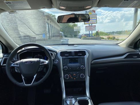 Used 2017 Ford Fusion SE w/ Equipment Group 601A FWD image 23