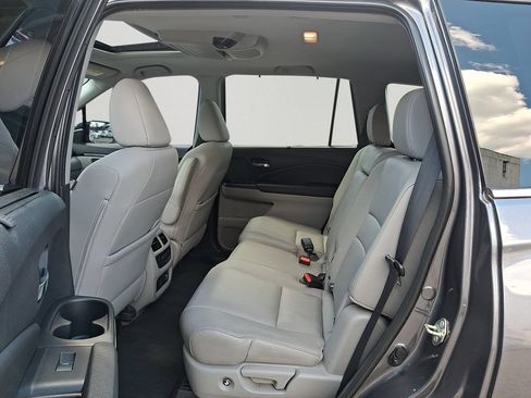Used 2020 Honda Pilot Touring image 8