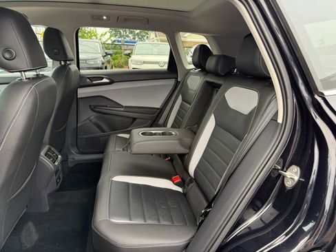 Certified 2024 Volkswagen Taos SEL AWD/4WD image 16