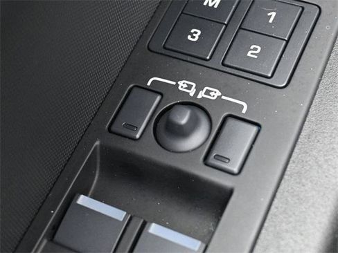 Used 2025 Land Rover Defender 110 V8 image 14