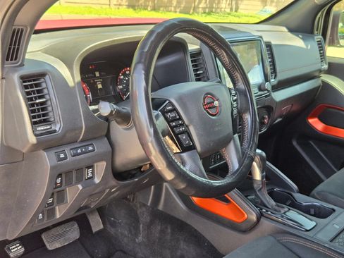 Used 2022 Nissan Frontier Pro-X RWD image 12
