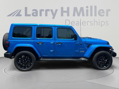 Used 2022 Jeep Wrangler Unlimited Sahara w/ Safety Group AWD/4WD image 6