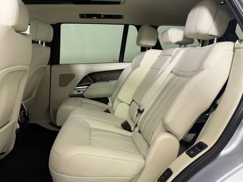 Used 2024 Land Rover Range Rover Long Wheelbase SE image 13