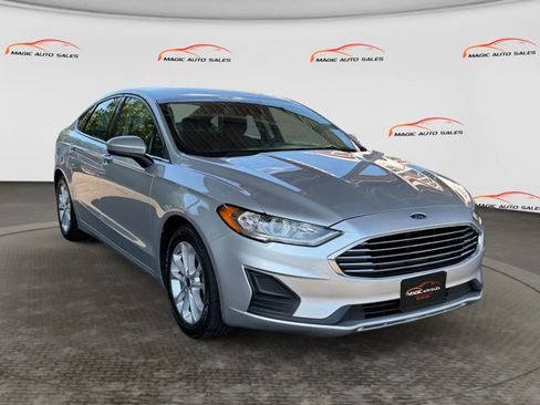 Used 2019 Ford Fusion SE FWD image 5