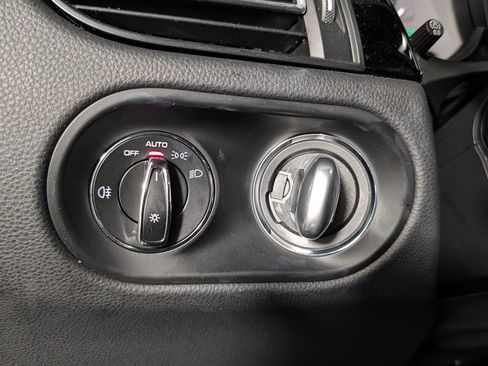Certified 2023 Porsche Macan S AWD/4WD image 32