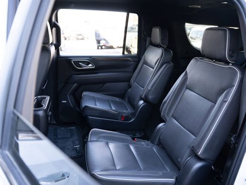 Used 2023 Chevrolet Suburban Premier AWD/4WD image 21
