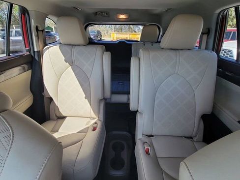 Used 2022 Toyota Highlander Platinum FWD image 5