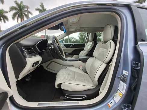 Used 2019 Lincoln Continental Black Label image 4