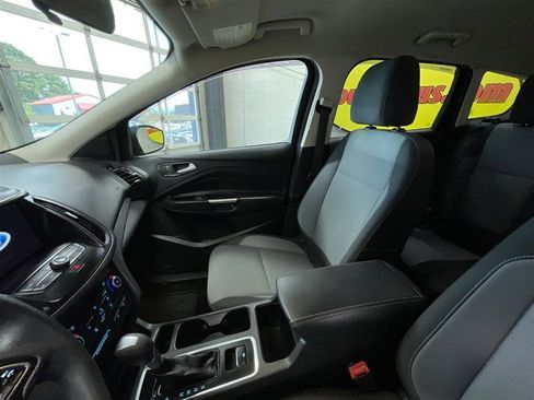 Used 2017 Ford Escape SE w/ Equipment Group 201A FWD image 11