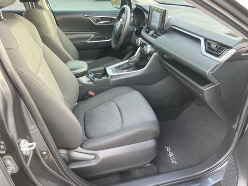Used 2021 Toyota RAV4 XLE w/ Convenience Package image 33