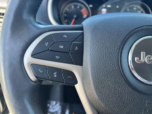 Used 2018 Jeep Cherokee Limited w/ Technology Group image 31