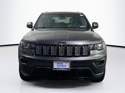 Used 2021 Jeep Grand Cherokee Laredo X image 2