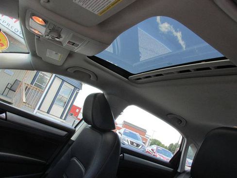 Used 2021 Volkswagen Passat 2.0T SE FWD image 11