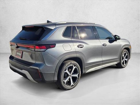 New 2026 Volkswagen Tiguan SE FWD image 2