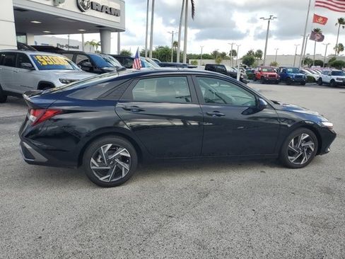 Used 2025 Hyundai Elantra Sport FWD image 8