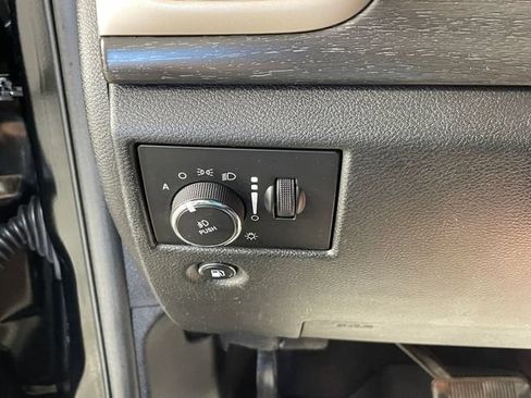 Used 2017 Jeep Grand Cherokee Laredo w/ Quick Order Package 23E AWD/4WD image 13