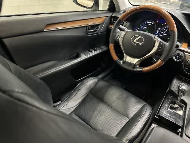 Used 2015 Lexus ES 300h w/ Navigation System Package FWD image 12
