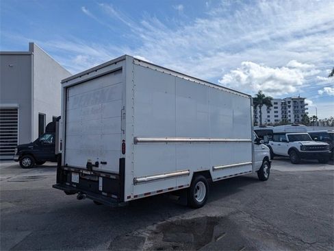 Used 2017 Ford E-350 and Econoline 350 Super Duty image 12