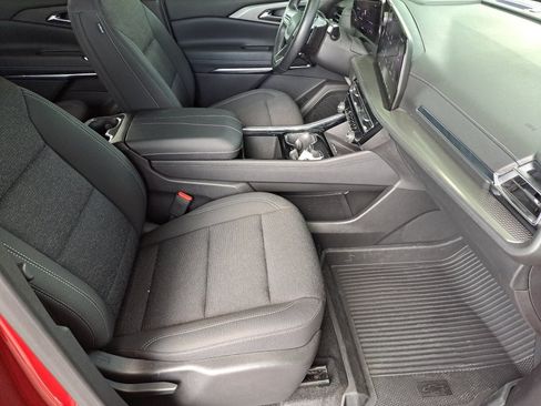 Used 2025 Chevrolet Traverse LT w/ Midnight/Sport Edition FWD image 14