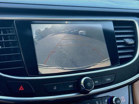Used 2018 Buick LaCrosse Essence FWD image 13