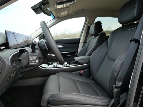 New 2026 Genesis GV70 2.5T AWD/4WD image 3