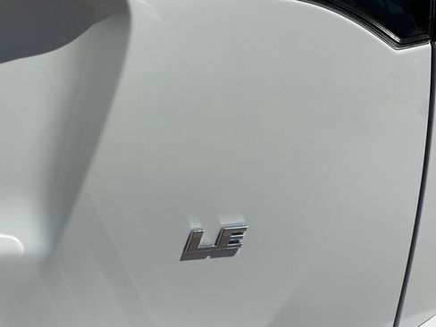 Used 2018 Toyota RAV4 LE w/ All Weather Liner Package FWD image 30