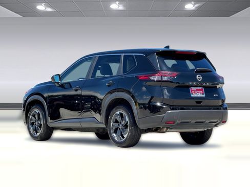 Used 2025 Nissan Rogue SV AWD/4WD image 3