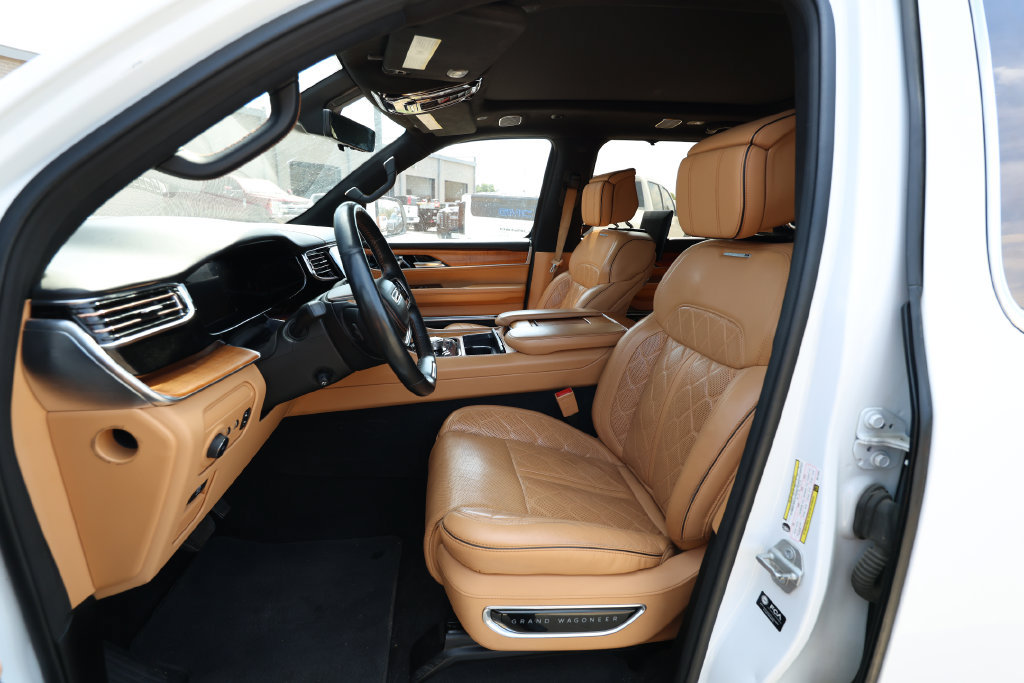 Used 2022 Jeep Grand Wagoneer Series III w/ Rear Seat Video Group 1 AWD/4WD image 9