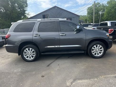 Used 2020 Toyota Sequoia Platinum RWD image 4