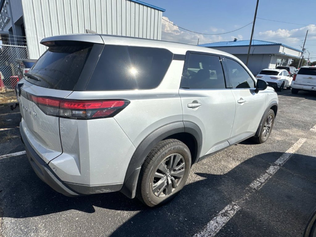 Used 2024 Nissan Pathfinder S FWD image 12