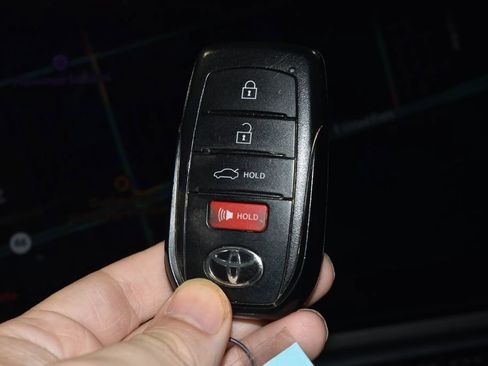 Used 2025 Toyota Camry XSE AWD/4WD image 17