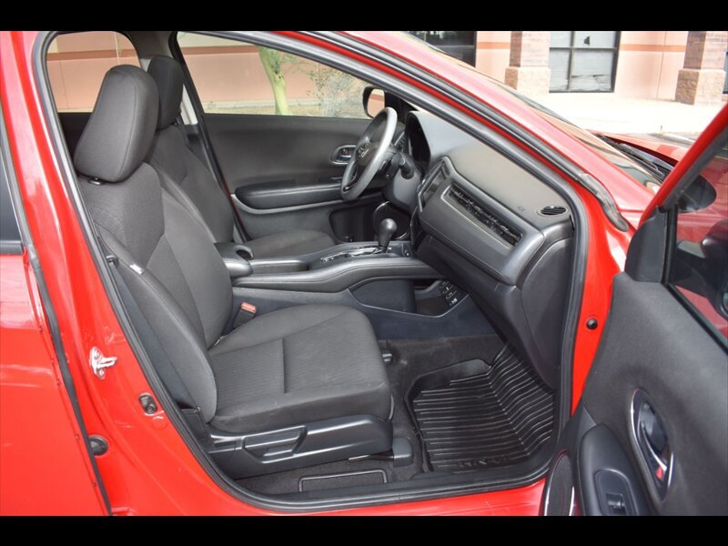 Used 2018 Honda HR-V EX image 32